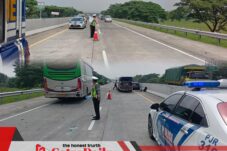 Diduga Mengantuk, Toyota Cross Tabrak Truk Hino di Tol Gempas, Dua Orang Terluka