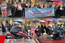 PKK dan Kader Posyandu Desa Kepulungan Bagikan 700 Paket Takjil Meski Diguyur Hujan