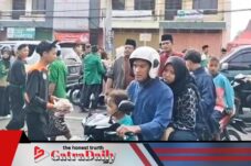 Sinergi Banom NU dan Forkopimcam Kejayan Bagikan 2.500 Paket Takjil untuk Pengendara