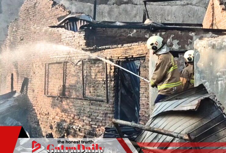 Diduga Korsleting Listrik, Rumah dan Bedak di Karangrejo Pasuruan Terbakar