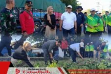 Kerja Bakti “Jumat ASRI” di Bundaran Apollo, DPRD dan Forkopimda Temukan Sampah Mengarah Aktivitas Asusila