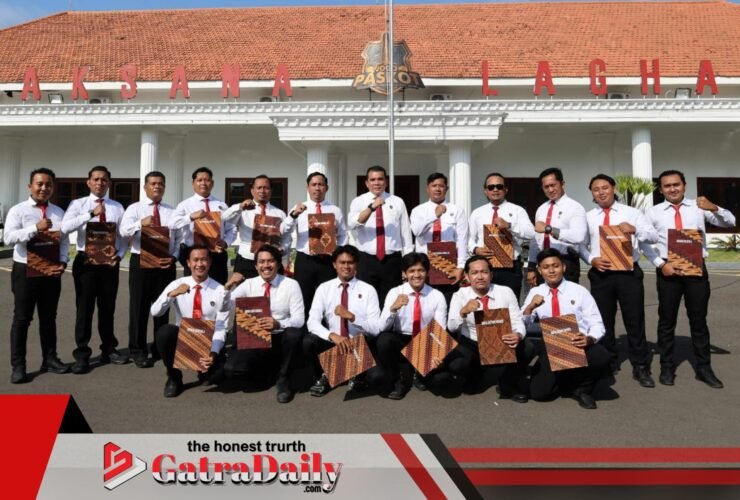 Kapolres Pasuruan Kota Ganjar Penghargaan Kasat Reskrim dan 21 Anggota, Ungkap Kasus Curat 1×24 Jam
