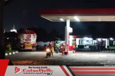 BBM Langka, Antrean Motor Diduga Bertangki Modifikasi di SPBU Purwosari Tuai Sorotan, Pengawasan Dipertanyakan