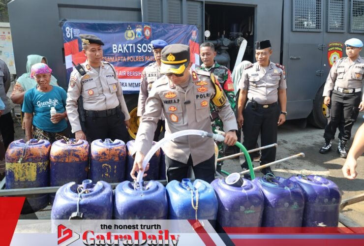 Sambut HUT ke-81 RI, Kapolres Pasuruan Kota Salurkan Bantuan Air Bersih untuk Warga Panggungrejo