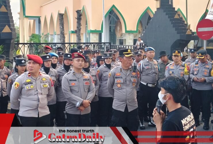 Ratusan Mahasiswa Demo Polres Pasuruan, Tuntut Kematian Warga Diusut Tuntas