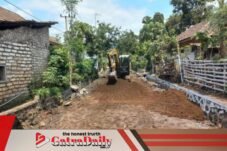 Warga Sesalkan Penutupan Jalan Proyek R.222 Tambakrejo-Lumbang, Akses Ekonomi Desa Pamatan Lumpuh