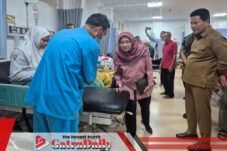 Bupati Sidoarjo Pastikan Tak Ada Yang Meninggal, Santri Korban Dugaan  Keracunan Dilayani Maksimal