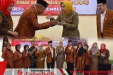 Pemkab Sidoarjo Beri Bansos kepada 300 Janda Perintis Kemerdekaan dan Warakawuri
